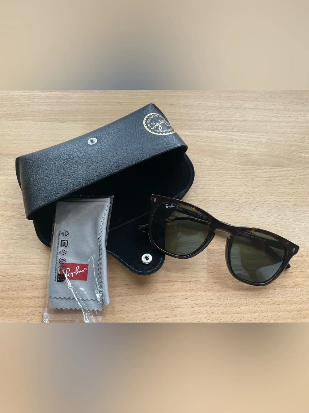 NEW Ray-Ban RB2210 Sunglasses * Frame: Havana * Lens: Green (Crystal Standard)